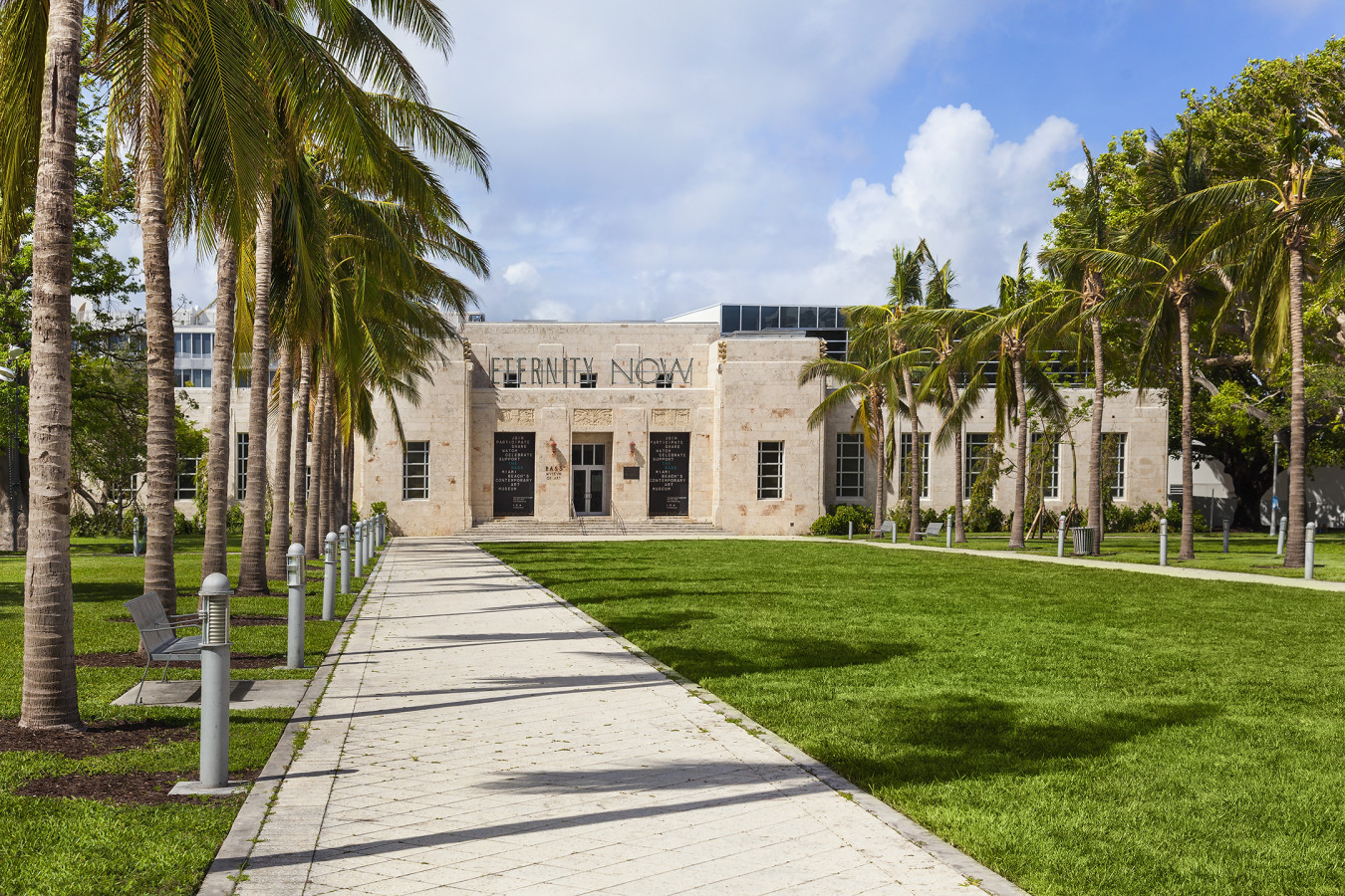 View of The Bass and Sylvie Fleury's Eternity Now (2015) from Collins Park. Photography by Zachary Balber. Courtesy of The Bass, Miami Beach.