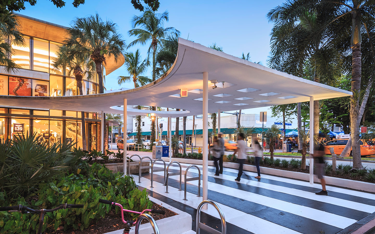 Pedestrians on Lincoln Road corner at night